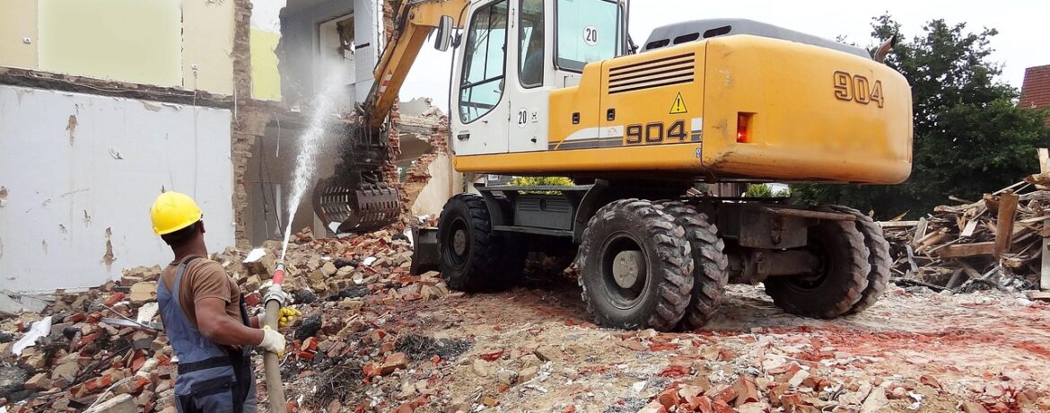 découvrez tout ce qu'il faut savoir sur la démolition : méthodes, sécurité, réglementation et conseils pour réussir vos projets de déconstruction, que ce soit pour des bâtiments résidentiels ou industriels.