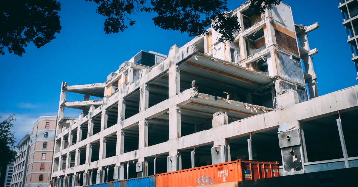 découvrez les différences entre démolition partielle et ouverture totale, leurs applications, avantages et conseils pour choisir la meilleure option pour vos projets de construction.